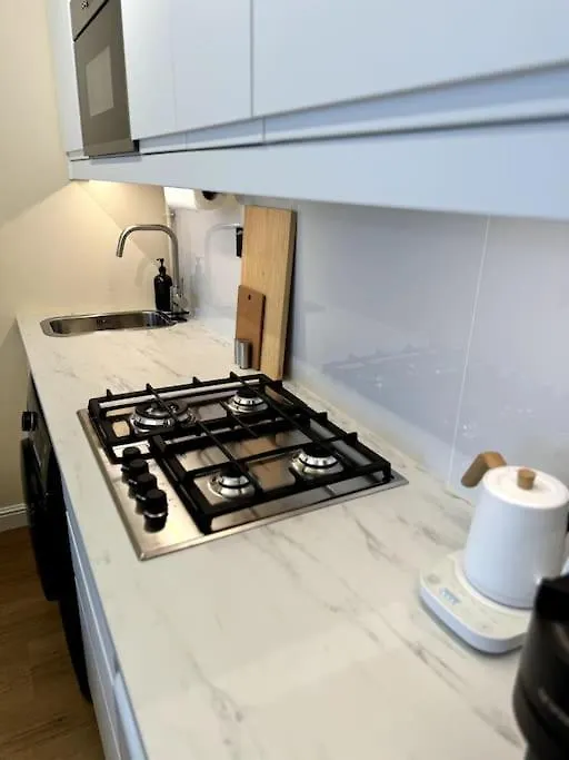 Brand New Studio - Comfy & Wfh Dubai Apartment